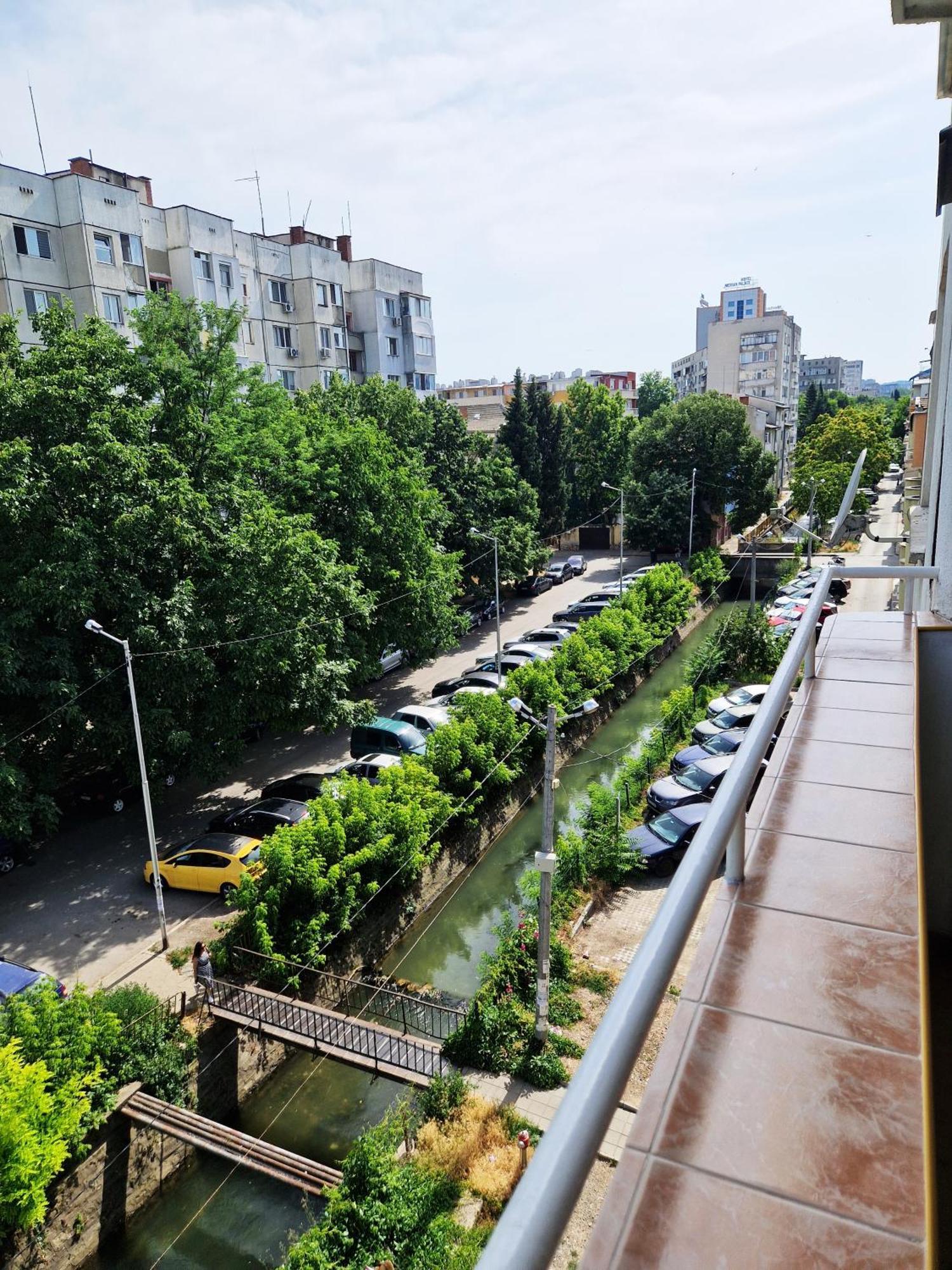 Central Apartment - Spacious Designer Property In Eski Zağra Dış mekan fotoğraf